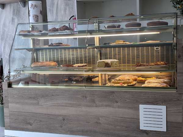 Fotografia tomada fuera de A MIGA DE OURO - Pastelería en Cee, A Coruña