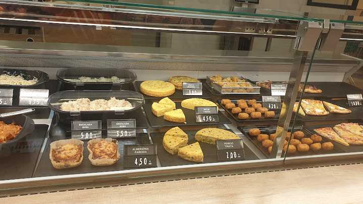 Fotografia tomada fuera de Mercadona - Supermercado en Banyoles, Girona