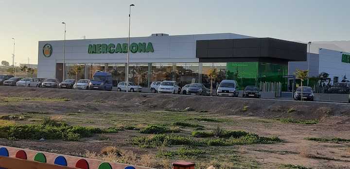Fotografia tomada fuera de Mercadona - Supermercado en ES, Almería