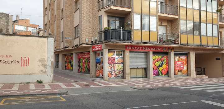 Fotografia tomada fuera de Mercat mes barat supermercado - Supermercado en Cervera, Lleida