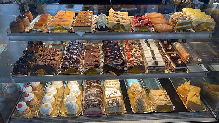 Fotografia tomada fuera de Més que Dolç Alcoi - Pastelería en Alcoi, Alicante