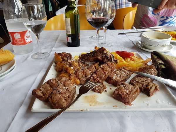 Fotografia tomada fuera de Mesón El Horno - restaurantes en Viérnoles, Cantabria