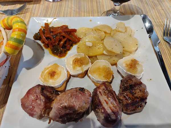 Fotografia tomada fuera de Mesón El Molino de Alájar - restaurantes en Alájar, Huelva