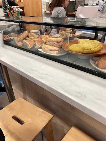 Fotografia tomada fuera de MEYVI Café & Pasteles en Donostia - cafeterías en Donostia-San Sebastian, Gipuzkoa
