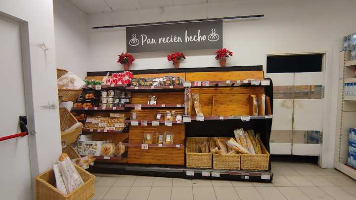 Fotografia tomada fuera de Mi Alcampo - Supermercado en Briviesca, Burgos