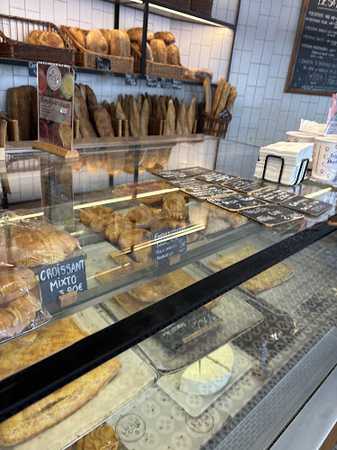 Fotografia tomada fuera de Miga Bakery - Panadería en Madrid, Madrid