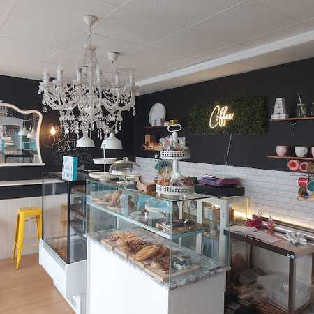 Fotografia tomada fuera de A nadie le amarga un cupcake - Cake shop en Socuéllamos, Ciudad Real