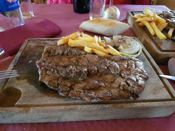 Fotografia tomada fuera de Bar Restaurante El Refugio Del Abuelo. Terraza De Verano, Piscina. - restaurantes en Arbancón, Guadalajara