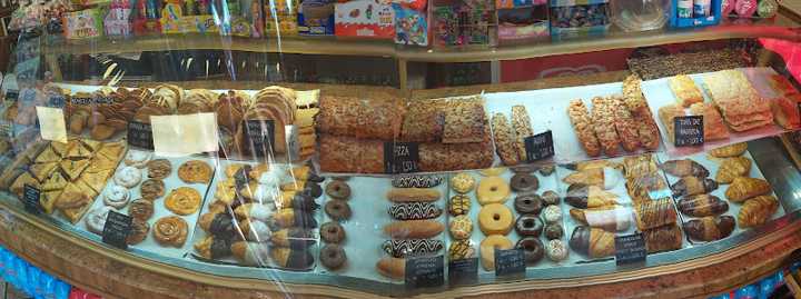 Fotografia tomada fuera de Minimartek dulce y pan 9 de octubre - Tienda de alimentación en Petrer, Alicante