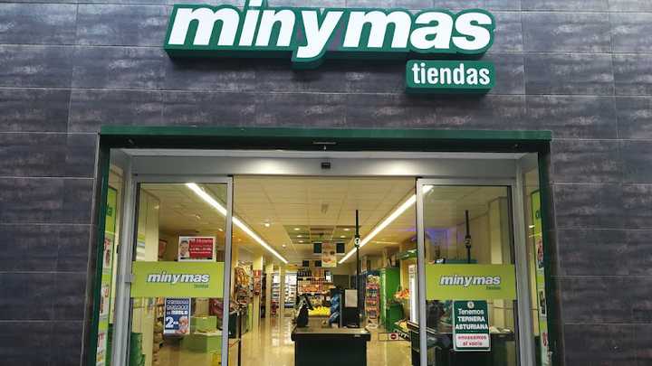 Fotografia tomada fuera de minymas tiendas - Supermercado en Mieres, Asturias