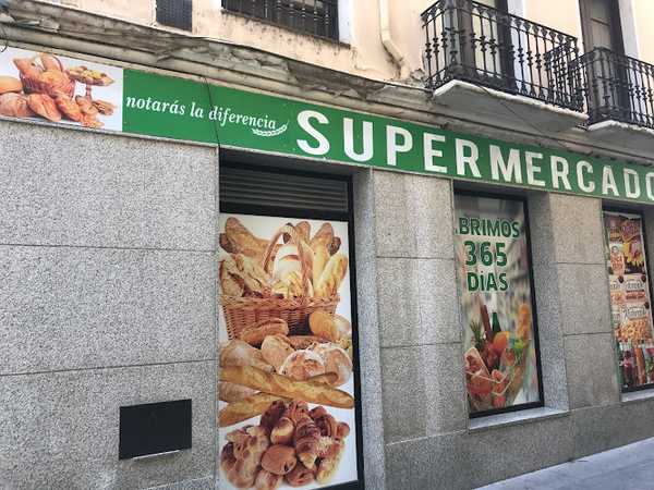 Fotografia tomada fuera de Mister pan Supermercado Barbastro - Grocery store en Barbastro, Huesca