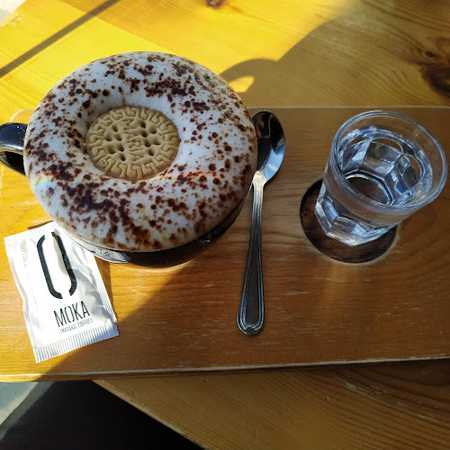 Fotografia tomada fuera de Moka (Natural Coffee) - cafeterías en Cuenca, Cuenca