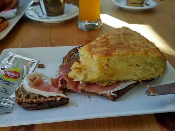 Fotografia tomada fuera de Momentos Dulces - Cafetería en La Virgen del Camino, León