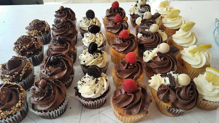 Fotografia tomada fuera de MPK PANADERIA Y PASTELERIA - Pastelería especializada en tartas nupciales en Ramales de la Victoria, Cantabria