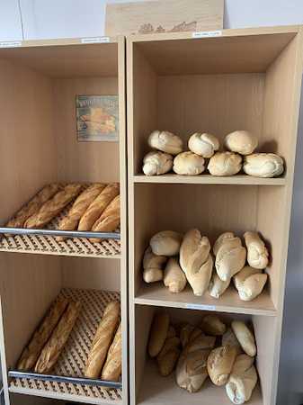 Fotografia tomada fuera de Multitienda El Antojo - Comercio en Cáceres, Cáceres
