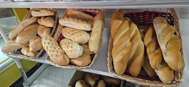 Fotografia tomada fuera de Multitienda La Molinera - Tienda de alimentación en Hinojal, Cáceres