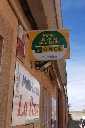 Fotografia tomada fuera de Multitienda La Poza - Candy store en Cózar, Ciudad Real