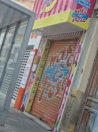 Fotografia tomada fuera de Nata y Fresa - Tienda de golosinas en Guardamar del Segura, Alicante