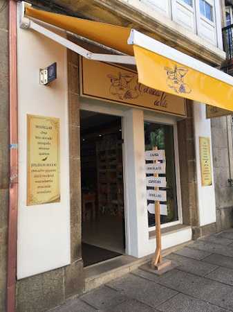 Fotografia tomada fuera de O Colmado Da Vila Noia - Comercio en Noia, A Coruña