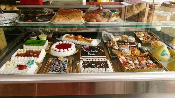 Fotografia tomada fuera de O Forno D'Auri - Panadería en Teo, A Coruña
