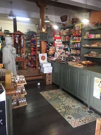Fotografia tomada fuera de O forno do Cañoto - Tienda de alimentación en Pedrafita do Cebreiro, Lugo