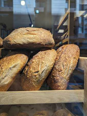 Fotografia tomada fuera de Obrador de Pan Sisón - Panadería en Gijón, Asturias