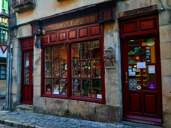 Fotografia tomada fuera de Baratze - Tienda de alimentación en Hondarribia, Gipuzkoa