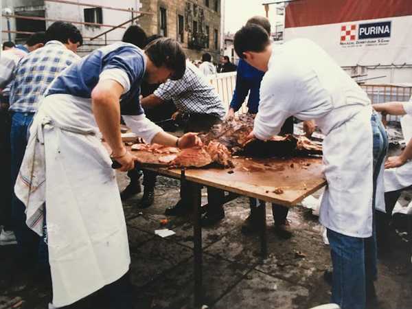 Fotografia tomada fuera de A T A harategia urdaitegia - Carnicería en Zumarraga, Gipuzkoa
