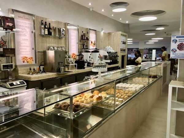 Fotografia tomada fuera de Olimpia21 - Pastelería en Granada, Granada
