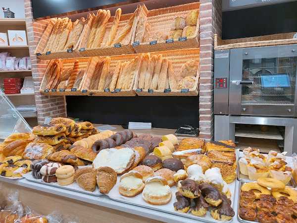 Fotografia tomada fuera de OPELA koop - Panadería en Markina-Xemein, Bizkaia