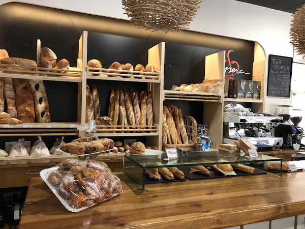 Fotografia tomada fuera de OPERA PASTELERÍA - Pastelería en Figueres, Girona