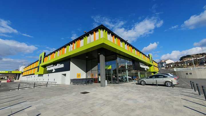 Fotografia tomada fuera de Orangutan - Hipermercado en Monzón, Huesca
