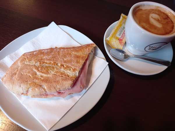 Fotografia tomada fuera de Origen - cafeterías en Cardedeu, Barcelona