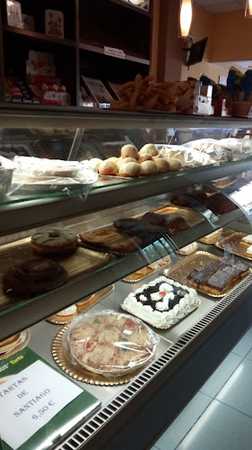 Fotografia tomada fuera de Ousá Pastelería Cafetería Comandante Manso - Pastelería en Lugo, Lugo