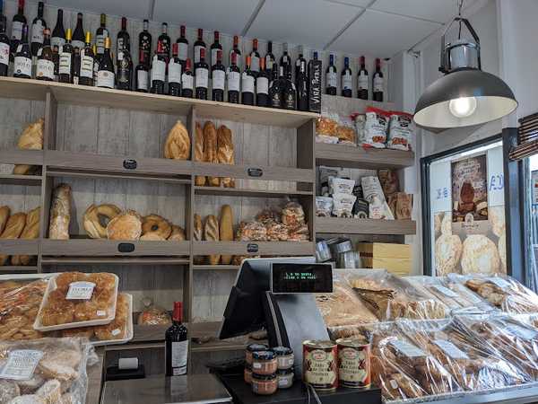 Fotografia tomada fuera de OVAL a tu gusto - Tienda de alimentación en Mérida, Badajoz