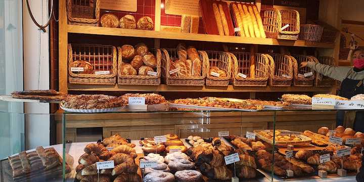 Fotografia tomada fuera de Pa Tonet (Granollers) - Panadería en Granollers, Barcelona