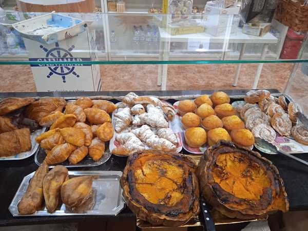 Fotografia tomada fuera de Pa, Pernil i Més... - Panadería en Quart de Poblet, Valencia