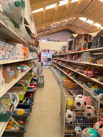 Fotografia tomada fuera de Bazar y Alimentación(La Cañada) - Tienda de alimentación en Herradón de Pinares, Ávila
