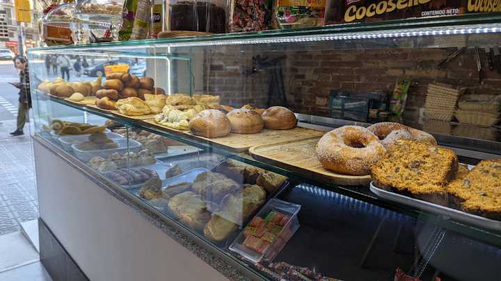 Fotografia tomada fuera de Pan & Miel panadería cafetería pastelería - Panadería en Barcelona, Barcelona