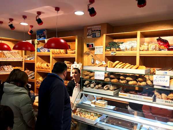 Fotografia tomada fuera de Pan De Mariano - Panadería en Granada, Granada