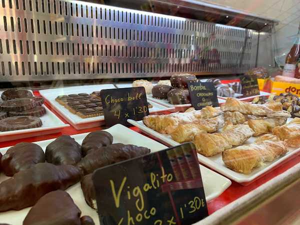 Fotografia tomada fuera de Pan I Tot - Tienda de alimentación en Crevillent, Alicante