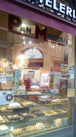 Fotografia tomada fuera de Pan Menesa - Panadería en Bilbao, Bizkaia