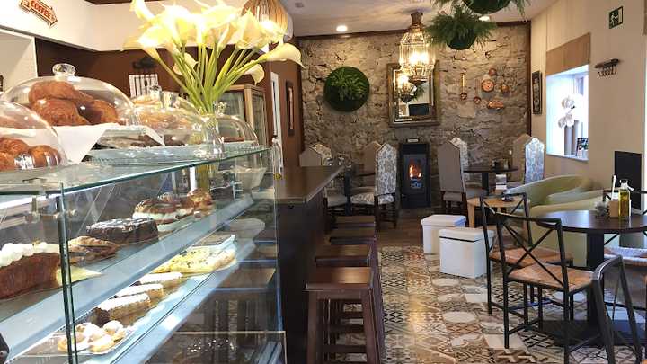 Fotografia tomada fuera de Pan y chocolate - Pastelería en Alpedrete, Madrid