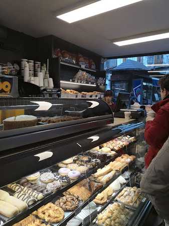 Fotografia tomada fuera de Pan y Chocolate | Elvira - Pastelería en Granada, Granada