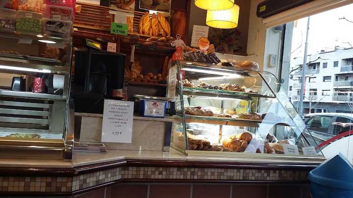 Fotografia tomada fuera de Pan y Pastelería Marqués S.L. - Pastisseria en Rosselló, Lleida