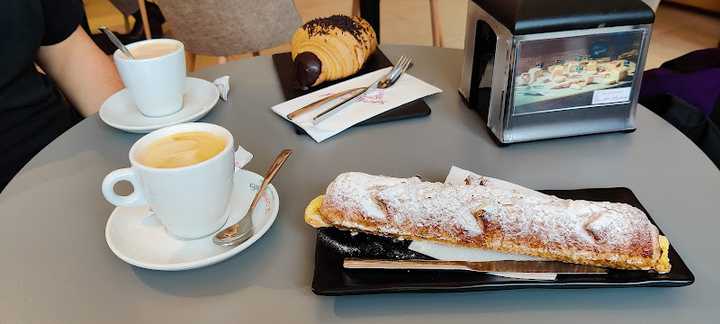 Fotografia tomada fuera de PAN Y PASTELERÍA MARQUÈS SL - Pastisseria en Lleida, Lleida