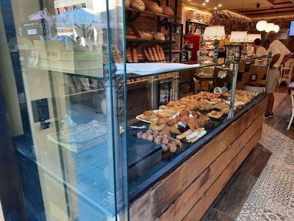 Fotografia tomada fuera de Ben bo cervello - cafeterías en Cervelló, Barcelona