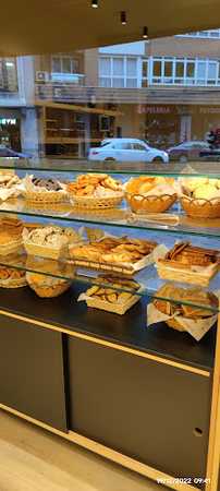 Fotografia tomada fuera de Panadería 'La Cabrera'. - Panadería en León, León