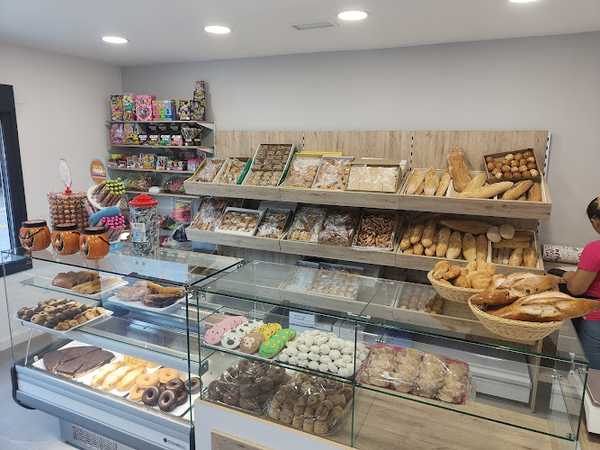 Fotografia tomada fuera de Panadería & dulces LUZÓN - Panadería en ES, Granada