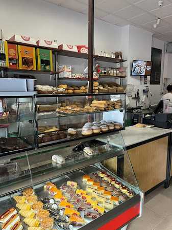 Fotografia tomada fuera de Panadería & Pastelería Paco - Panadería en Puerto Serrano, Cádiz